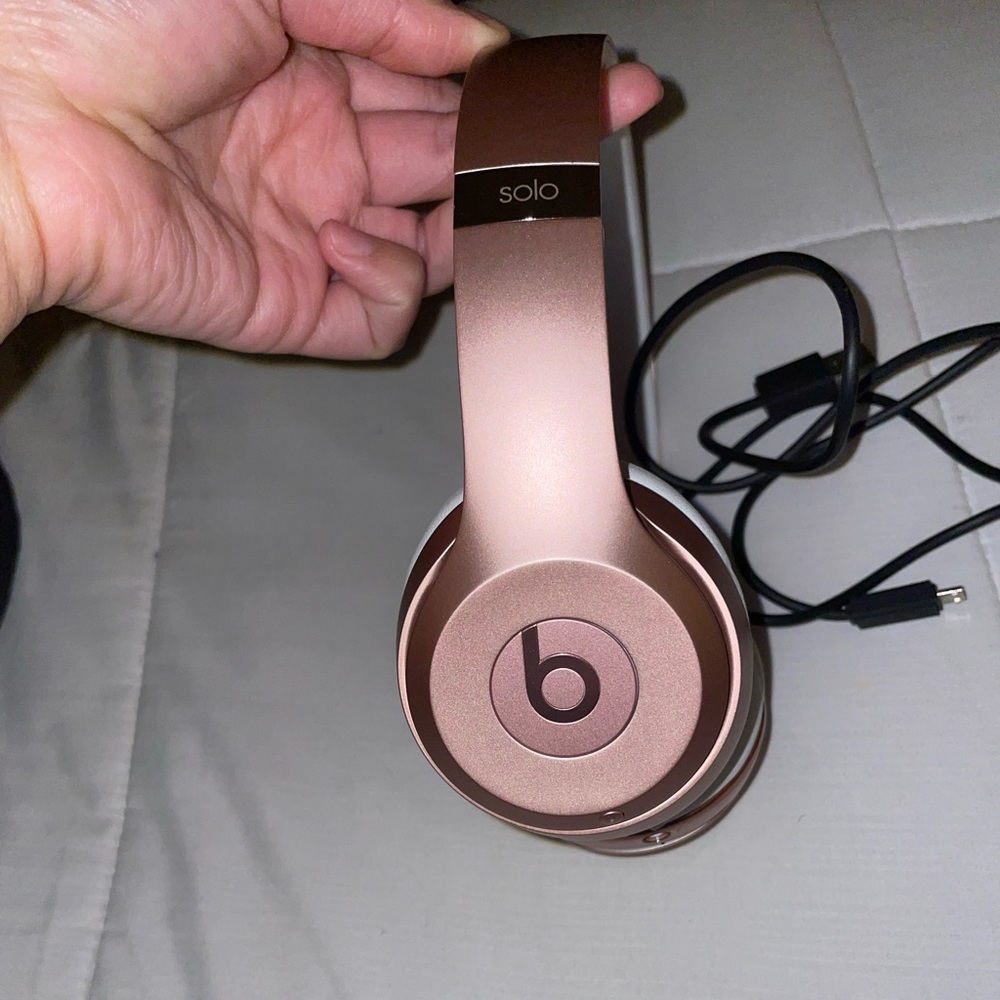 Beats by Dre rose gold headphones (wireless)